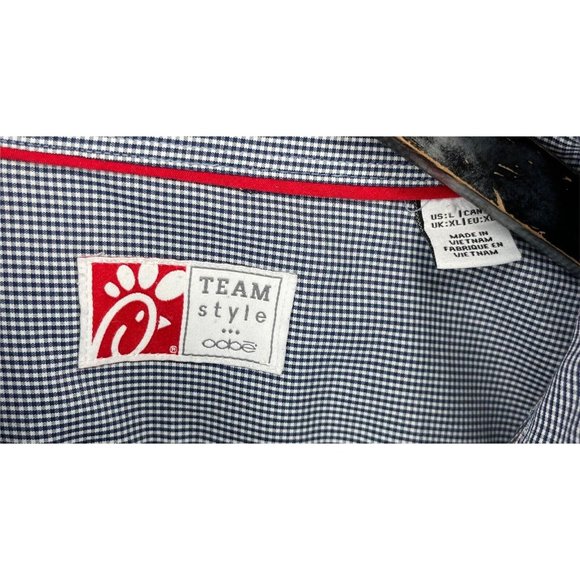Chick-fil-A CFA Uniform Work Button Front Shirt Men’s Large Navy Blue Plaid Oobe - Picture 3 of 3